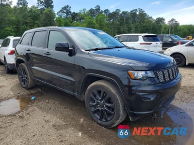 Czwarte zdjęcie samochodu z boku: 2018 JEEP GRAND CHEROKEE LAREDO VIN:1C4RJEAG8JC407836 - miniatura