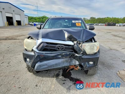 Piąte zdjęcie samochodu w środku: 2014 TOYOTA TACOMA V6 VIN:5TFLU4EN0EX089645 - miniatura