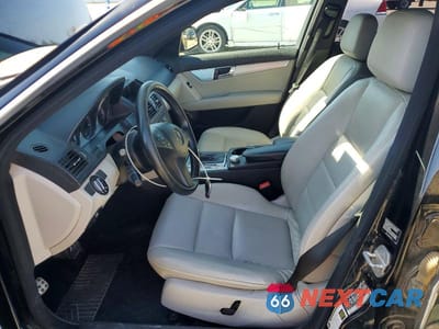 Zdjęcie 7 z 12 samochodu: 2009 MERCEDES-BENZ C 300 VIN:WDDGF54X39F216037 - miniatura