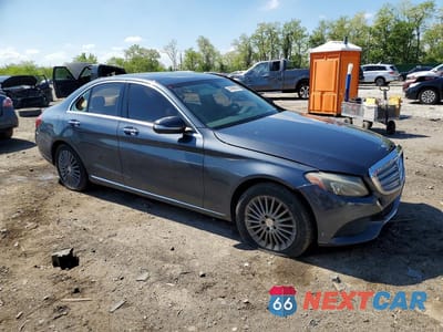 Czwarte zdjęcie samochodu z boku: 2015 MERCEDES-BENZ C 300 4MATIC VIN:55SWF4KB8FU024831 - miniatura