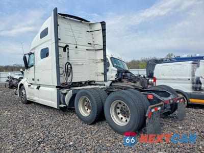 Trzecie zdjęcie samochodu z tyłu: 2023 VOLVO VNL SEMI TRUCK VIN:4V4NC9EH1PN319702 - miniatura