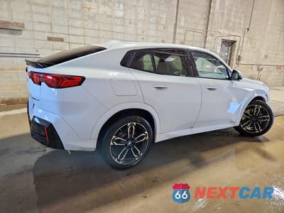 Trzecie zdjęcie samochodu z tyłu: 2026 BMW X2 XDRIVE28I VIN:WBX63GM00T5409730 - miniatura
