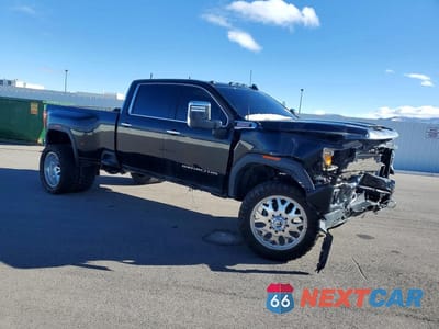 Czwarte zdjęcie samochodu z boku: 2021 GMC SIERRA K3500 DENALI VIN:1GT49WEY0MF202901 - miniatura