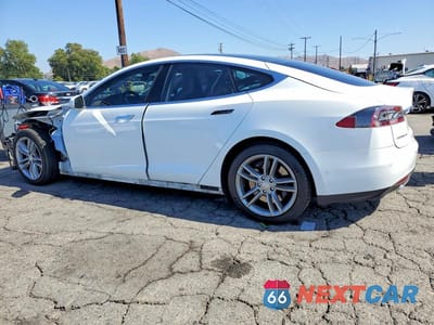 Drugie zdjęcie samochodu z przodu: 2015 TESLA MODEL S VIN:5YJSA1E28FF107426 - miniatura