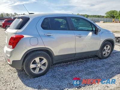 Trzecie zdjęcie samochodu z tyłu: 2020 CHEVROLET TRAX LS VIN:3GNCJKSBXLL196371 - miniatura