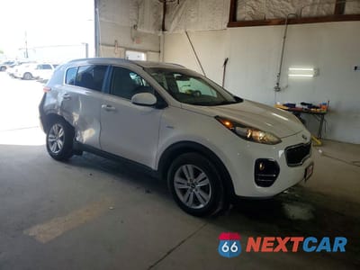 Czwarte zdjęcie samochodu z boku: 2018 KIA SPORTAGE LX VIN:KNDPMCAC6J7310014 - miniatura