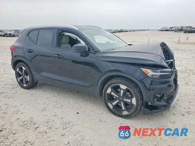Czwarte zdjęcie samochodu z boku: 2022 VOLVO XC40 T5 MOMENTUM VIN:YV4162UK3N2744176 - miniatura