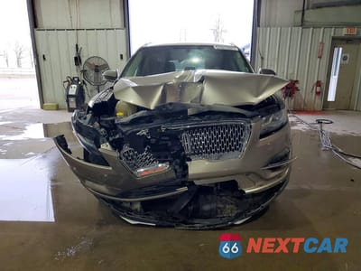 Piąte zdjęcie samochodu w środku: 2019 LINCOLN MKC SELECT VIN:5LMCJ2D90KUL30367 - miniatura