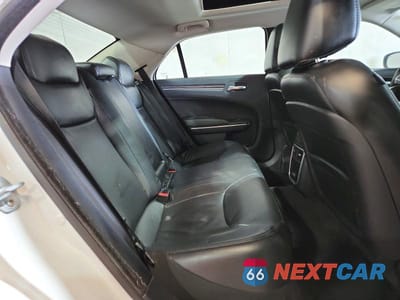 Zdjęcie 10 z 12 samochodu: 2016 CHRYSLER 300 LIMITED VIN:2C3CCARG3GH358438 - miniatura