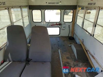 Zdjęcie 6 z 10 samochodu: 1999 GMC SAVANA CUTAWAY G3500 VIN:1GDHG31R1X1129880 - miniatura