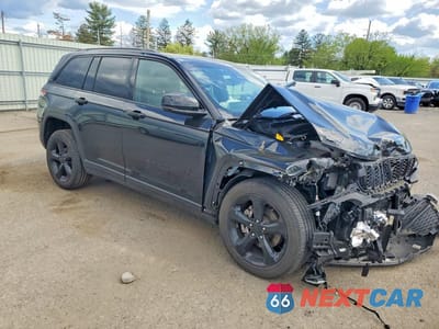 Czwarte zdjęcie samochodu z boku: 2024 JEEP GRAND CHEROKEE LAREDO VIN:1C4RJHAG5RC215352 - miniatura