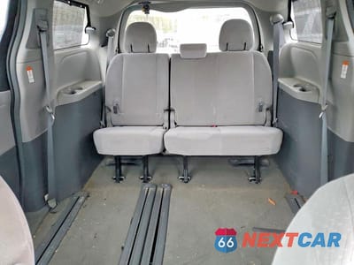 Zdjęcie 10 z 13 samochodu: 2017 TOYOTA SIENNA LE VIN:5TDKZ3DC6HS782155 - miniatura