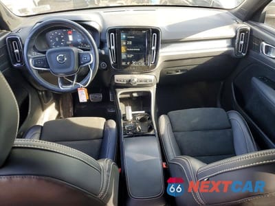 Zdjęcie 8 z 13 samochodu: 2021 VOLVO XC40 T5 R-DESIGN VIN:YV4162UM5M2522514 - miniatura