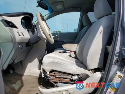 Zdjęcie 7 z 12 samochodu: 2011 TOYOTA SIENNA LE VIN:5TDKK3DC2BS043652 - miniatura