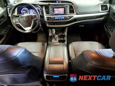 Zdjęcie 8 z 13 samochodu: 2014 TOYOTA HIGHLANDER LE PLUS VIN:5TDBKRFH8ES023860 - miniatura
