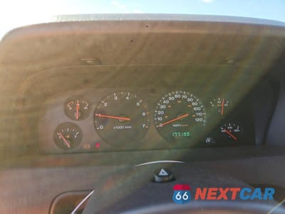 Zdjęcie 9 z 13 samochodu: 2001 JEEP GRAND CHEROKEE LAREDO VIN:1J4GW48S81C501349 - miniatura