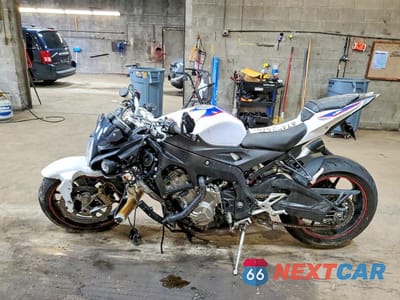 Trzecie zdjęcie samochodu z tyłu: 2021 BMW S 1000 R VIN:WB10D6203M6D55459 - miniatura