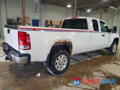 Trzecie zdjęcie samochodu z tyłu: 2013 GMC SIERRA K3500 SLE VIN:1GT523CG1DZ275761 - miniatura