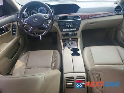 Zdjęcie 8 z 12 samochodu: 2014 MERCEDES-BENZ C 300 4MATIC VIN:WDDGF8AB2ER302913 - miniatura