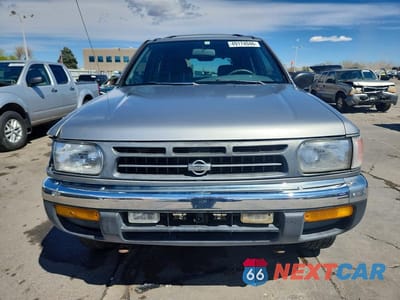 Piąte zdjęcie samochodu w środku: 1998 NISSAN PATHFINDER XE VIN:JN8AR05Y9WW272789 - miniatura