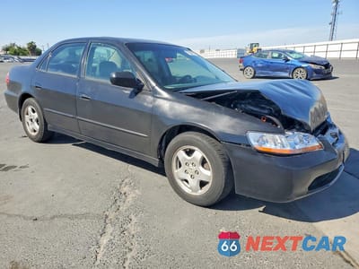 Czwarte zdjęcie samochodu z boku: 2000 HONDA ACCORD EX VIN:1HGCG1653YA071816 - miniatura