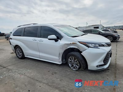 Czwarte zdjęcie samochodu z boku: 2023 TOYOTA SIENNA XLE VIN:5TDYRKEC5PS159045 - miniatura