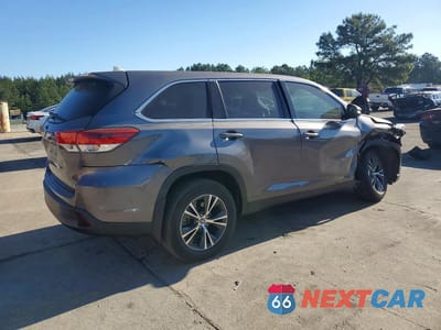 Trzecie zdjęcie samochodu z tyłu: 2019 TOYOTA HIGHLANDER LE PLUS VIN:5TDZZRFH8KS326238 - miniatura