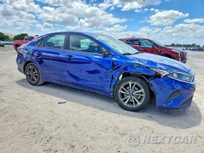 Czwarte zdjęcie samochodu z boku: 2023 KIA FORTE LXS VIN:3KPF24AD1PE589400 - miniatura