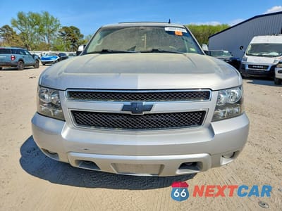 Piąte zdjęcie samochodu w środku: 2011 CHEVROLET TAHOE K1500 LT VIN:1GNSKBE0XBR373706 - miniatura