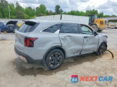 Trzecie zdjęcie samochodu z tyłu: 2025 KIA SORENTO S VIN:5XYRL4JCXSG397986 - miniatura
