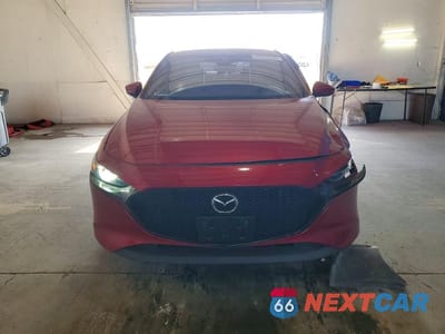 Piąte zdjęcie samochodu w środku: 2021 MAZDA 3 PREMIUM VIN:JM1BPAML3M1306947 - miniatura