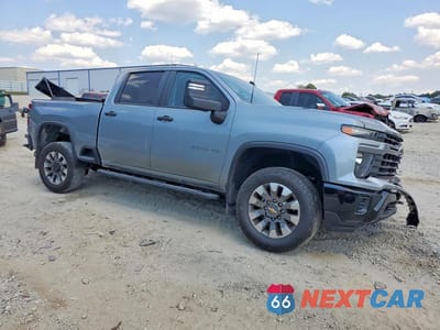 Czwarte zdjęcie samochodu z boku: 2024 CHEVROLET SILVERADO K2500 CUSTOM VIN:2GC4YMEY3R1115175 - miniatura