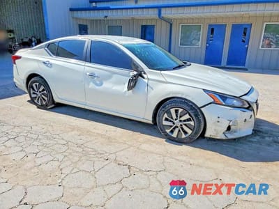 Czwarte zdjęcie samochodu z boku: 2020 NISSAN ALTIMA S VIN:1N4BL4BV8LC257495 - miniatura