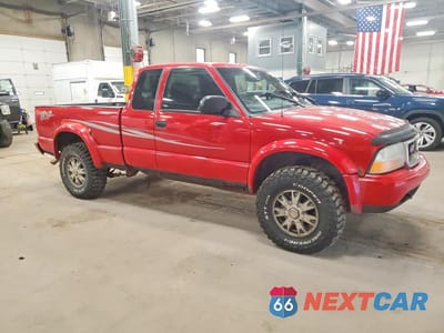 Czwarte zdjęcie samochodu z boku: 2003 GMC SONOMA VIN:1GTCT19XX38120808 - miniatura