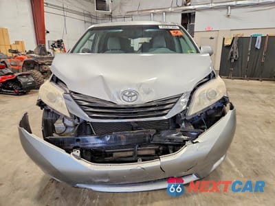 Piąte zdjęcie samochodu w środku: 2011 TOYOTA SIENNA LE VIN:5TDJK3DC3BS006654 - miniatura