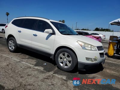Czwarte zdjęcie samochodu z boku: 2011 CHEVROLET TRAVERSE LT VIN:1GNKVJED0BJ357243 - miniatura