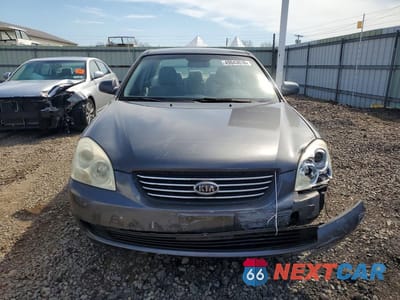 Piąte zdjęcie samochodu w środku: 2006 KIA OPTIMA LX VIN:KNAGE123X65074614 - miniatura
