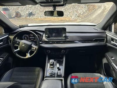 Piąte zdjęcie samochodu w środku: 2024 MITSUBISHI OUTLANDER SE VIN:JA4J4VA89RZ065085 - miniatura