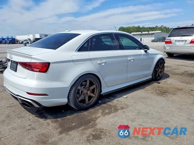 Trzecie zdjęcie samochodu z tyłu: 2018 AUDI RS3 VIN:WUABWGFF5J1904758 - miniatura
