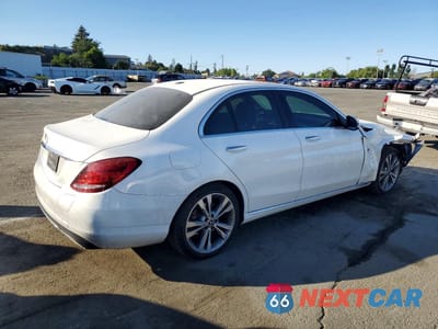Trzecie zdjęcie samochodu z tyłu: 2018 MERCEDES-BENZ C 350E VIN:55SWF4HB9JU261649 - miniatura
