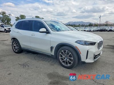 Czwarte zdjęcie samochodu z boku: 2024 BMW X5 XDRIVE50E VIN:5UX43EU09R9S27128 - miniatura