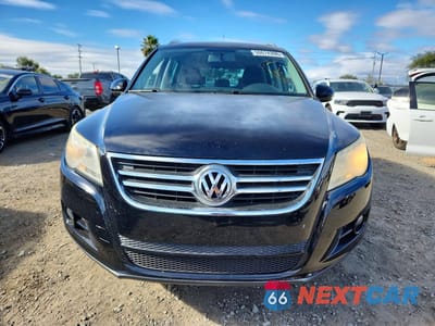 Piąte zdjęcie samochodu w środku: 2009 VOLKSWAGEN TIGUAN S VIN:WVGAV75N39W062680 - miniatura