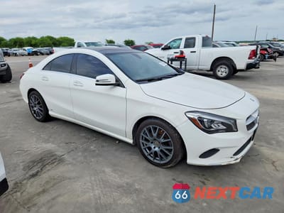 Czwarte zdjęcie samochodu z boku: 2018 MERCEDES-BENZ CLA 250 4MATIC VIN:WDDSJ4GB8JN593251 - miniatura