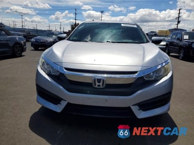 Piąte zdjęcie samochodu w środku: 2018 HONDA CIVIC EX VIN:2HGFC2F73JH582322 - miniatura