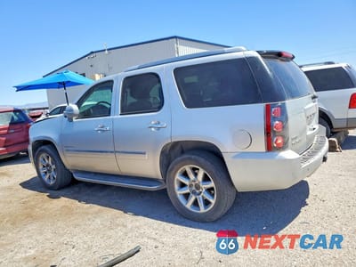 Drugie zdjęcie samochodu z przodu: 2010 GMC YUKON DENALI VIN:1GKUKEEF0AR236011 - miniatura