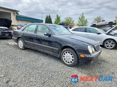 Czwarte zdjęcie samochodu z boku: 2000 MERCEDES-BENZ E 320 4MATIC VIN:WDBJF82J3YX039044 - miniatura