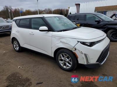 Czwarte zdjęcie samochodu z boku: 2023 KIA SOUL LX VIN:KNDJ23AU2P7868102 - miniatura