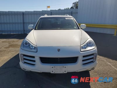 Piąte zdjęcie samochodu w środku: 2010 PORSCHE CAYENNE S VIN:WP1AB2AP2ALA50693 - miniatura