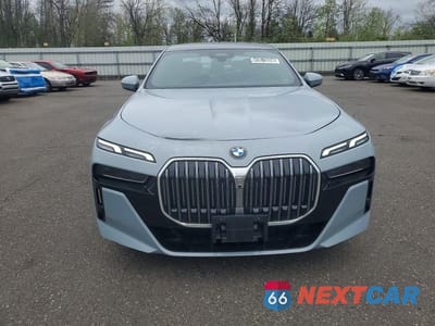 Piąte zdjęcie samochodu w środku: 2026 BMW 740 XI VIN:WBA33EH06TCW36220 - miniatura