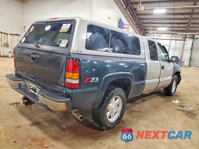Trzecie zdjęcie samochodu z tyłu: 2005 GMC NEW SIERRA K1500 VIN:1GTEK19B45E169684 - miniatura